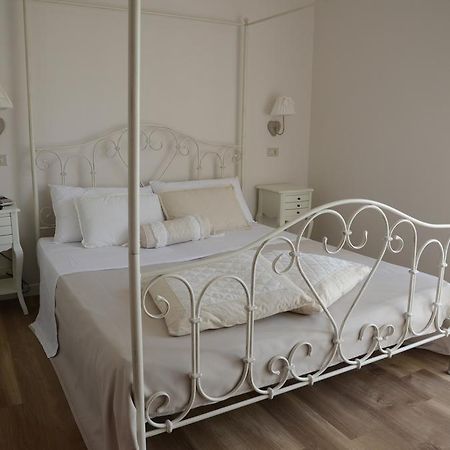 Hotel Monique แชร์เวีย ภายนอก รูปภาพ