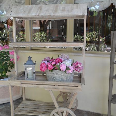 Hotel Monique แชร์เวีย ภายนอก รูปภาพ