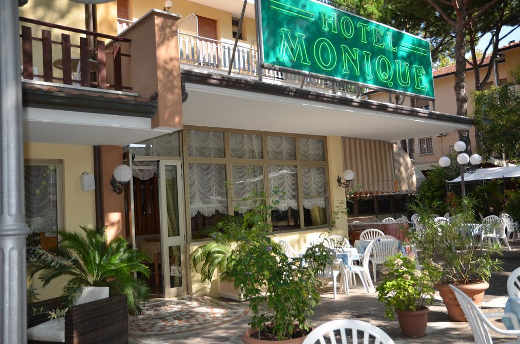 Hotel Monique แชร์เวีย ภายนอก รูปภาพ