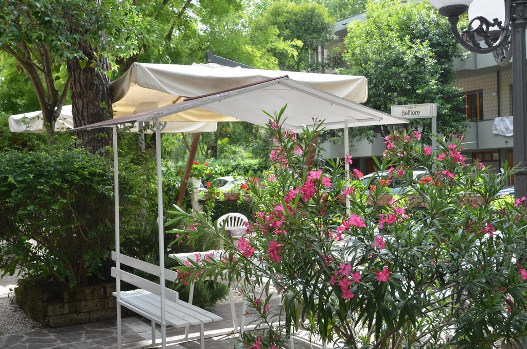 Hotel Monique แชร์เวีย ภายนอก รูปภาพ