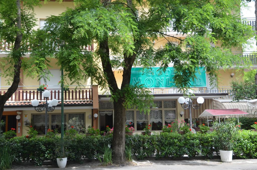 Hotel Monique แชร์เวีย ภายนอก รูปภาพ