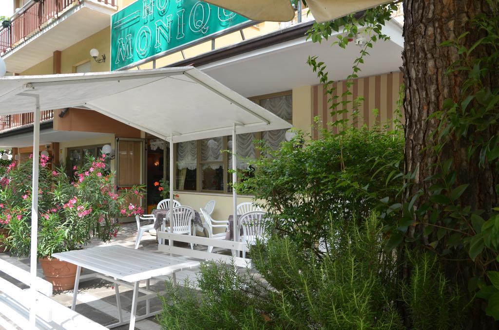 Hotel Monique แชร์เวีย ภายนอก รูปภาพ