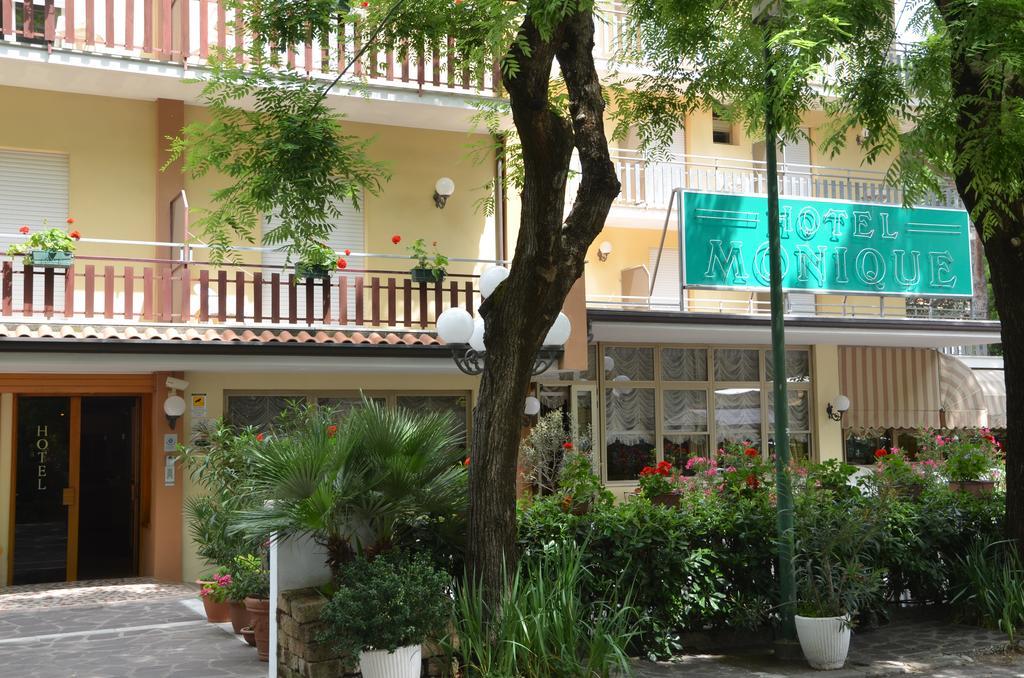 Hotel Monique แชร์เวีย ภายนอก รูปภาพ