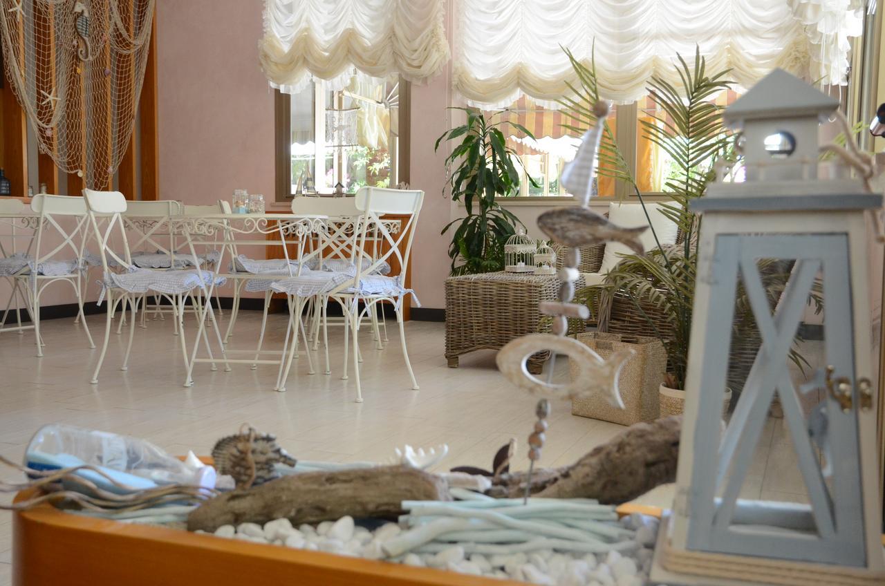 Hotel Monique แชร์เวีย ภายนอก รูปภาพ