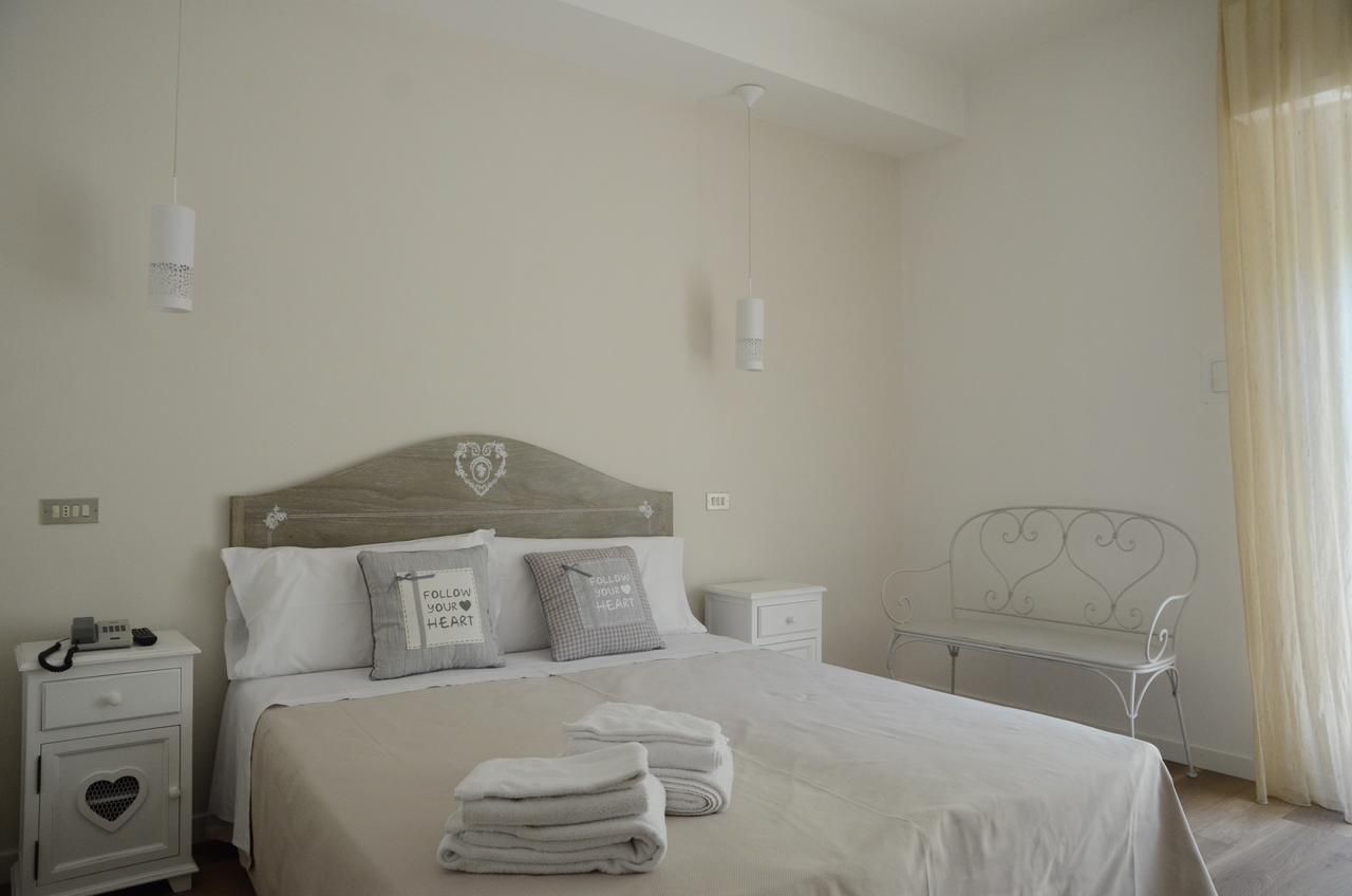 Hotel Monique แชร์เวีย ภายนอก รูปภาพ