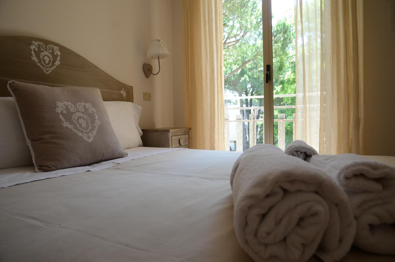 Hotel Monique แชร์เวีย ภายนอก รูปภาพ